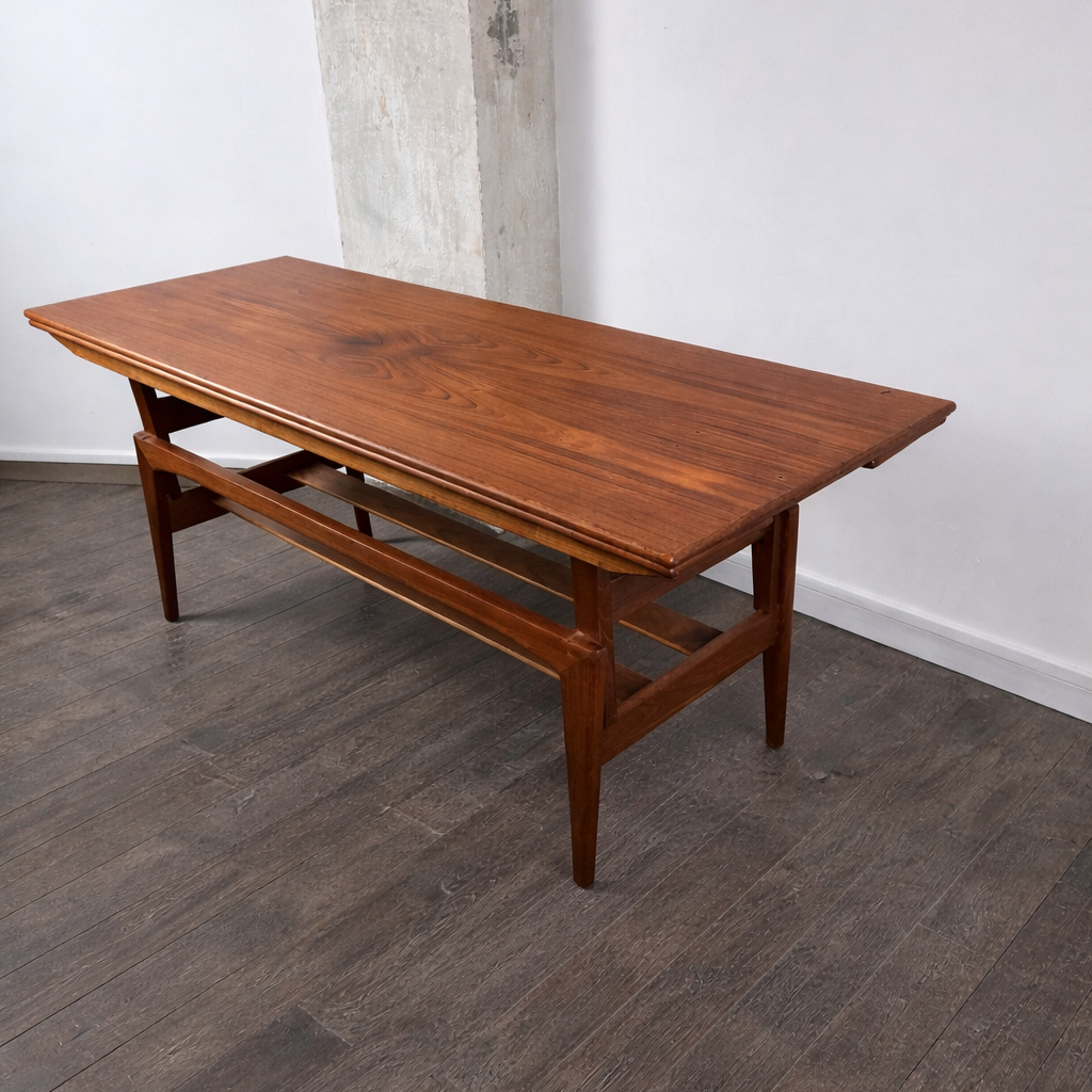 Table basse en teck à hauteur et largeur modifiables par Kai Kristiansen pour Trioh, Danemark, 1960 – vue de profil – en teck – Danemark, années 1960 – Atelier 56