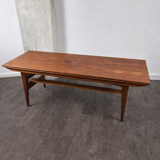 Table basse en teck à hauteur et largeur modifiables par Kai Kristiansen pour Trioh, Danemark, 1960 – vue de face – en teck – Danemark, années 1960 – Atelier 56