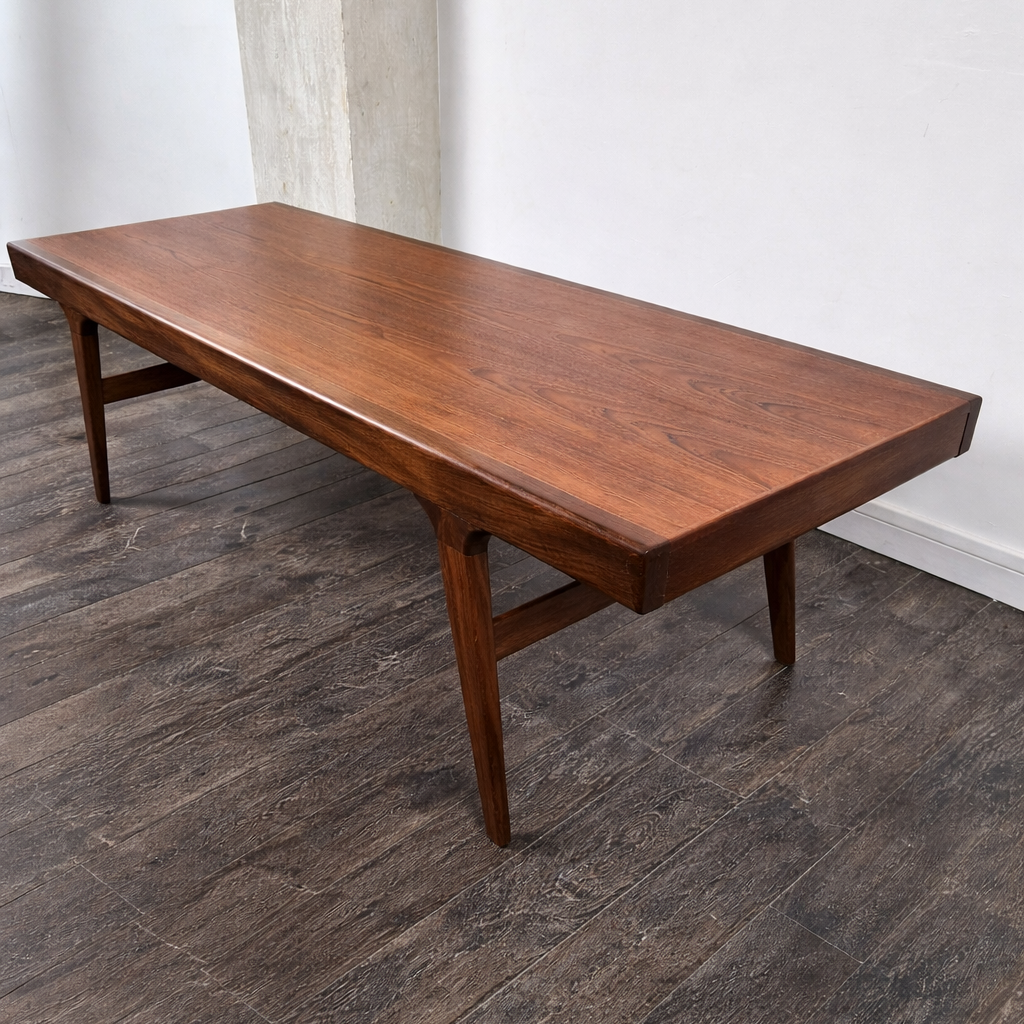 Table basse en teck avec ouverture et tiroir par Johannes Andersen pour Uldum Møbelfabrik, Danemark, 1960 – vue de dessus – en teck – Danemark, années 1960 – Atelier 56