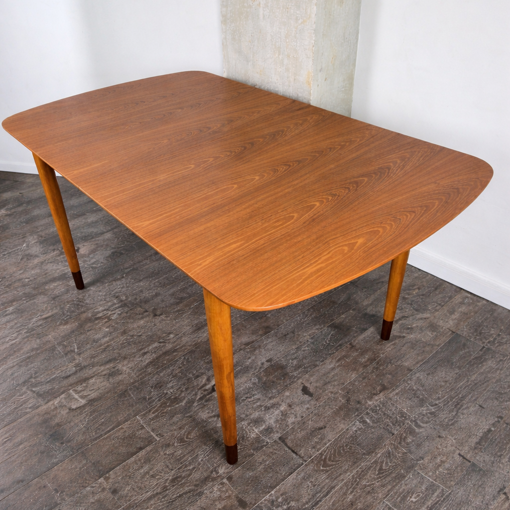 Rare table de salle à manger en teck et érable avec 2 extensions par Finn Juhl pour Søren Willadsen, Danemark, 1960 – vue de dessus – en teck – Danemark, années 1960 – Atelier 56