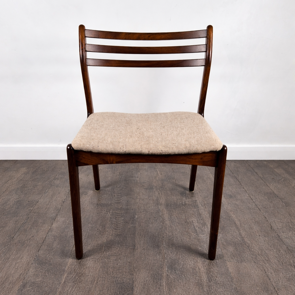 Chaise en palissandre tissu par P. E. Jorgensen pour Farso Stolefabrik, Danemark, 1960 – vue de face – en palissandre – Danemark, années 1960 – Atelier 56
