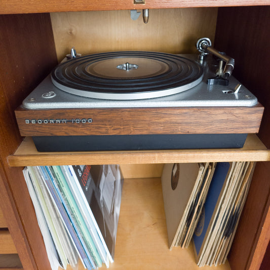 Tourne disque Beogram 1000 – vue de trois-quarts – années 1960 – Atelier 56