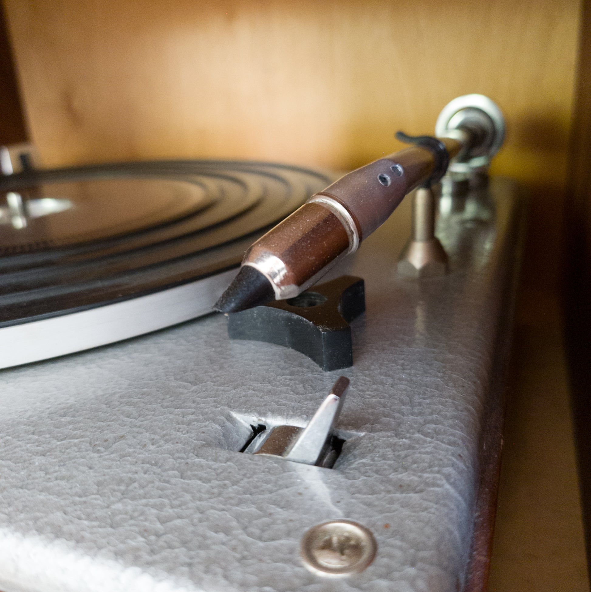 Tourne disque Beogram 1000 – vue générale – années 1960 – Atelier 56