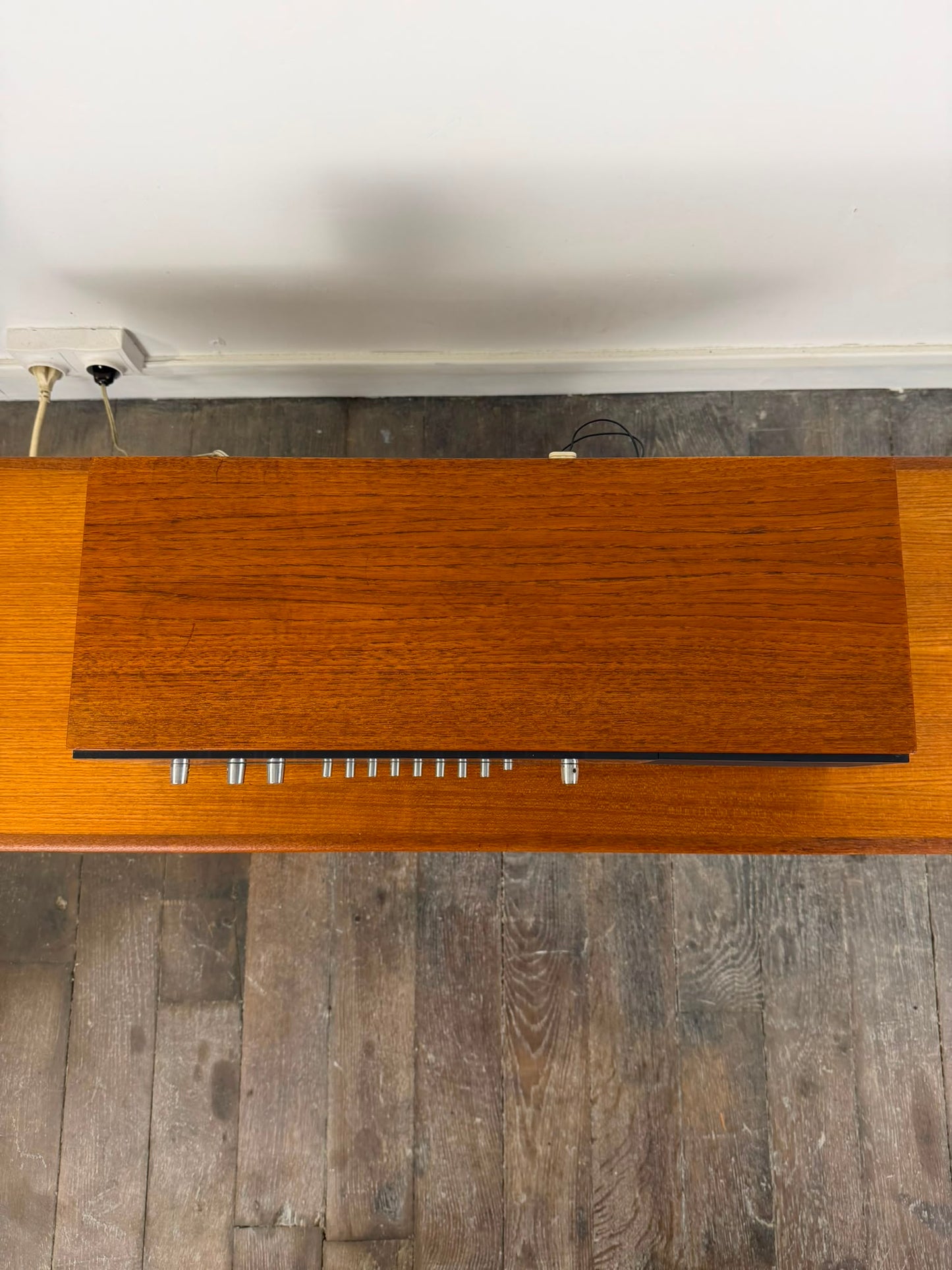 Radio mono vintage Bang & Olufsen Beomaster 700 en teck avec module Bluetooth