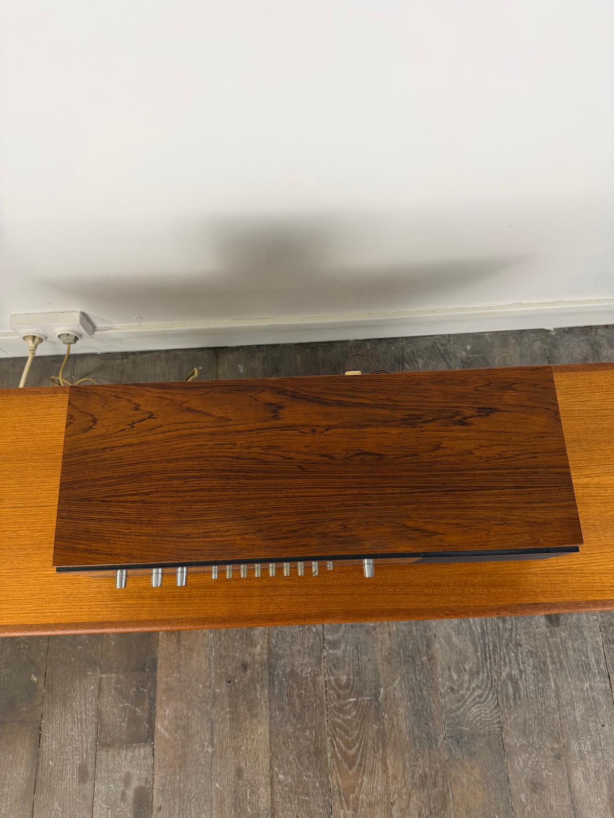 Radio mono vintage Bang & Olufsen Beomaster 700 en palissandre avec module Bluetooth