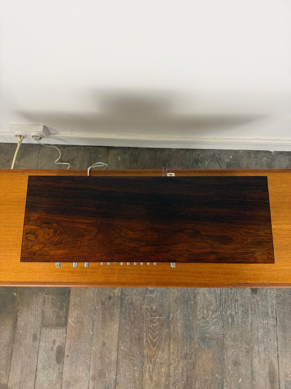 Radio mono vintage Bang & Olufsen Beomaster 700 en palissandre avec module Bluetooth
