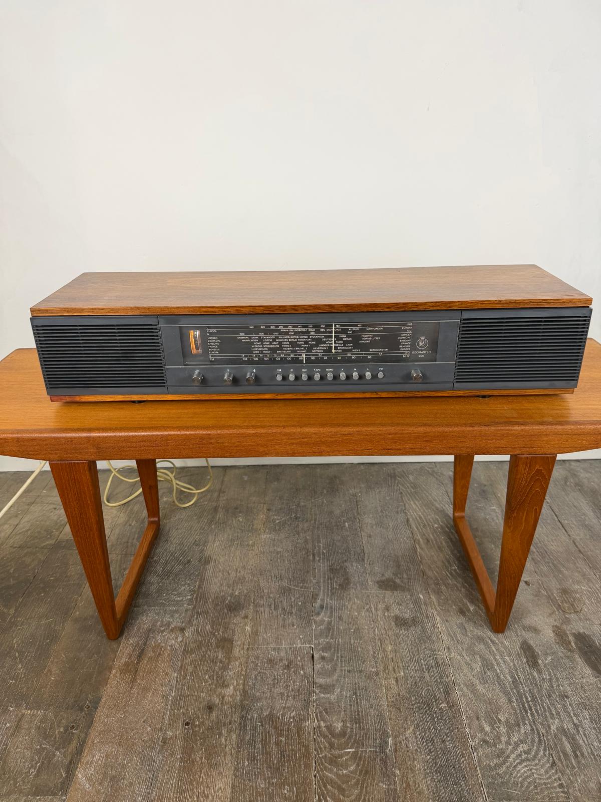 Radio stéréo vintage Bang & Olufsen Beomaster 900 en palissandre avec module Bluetooth