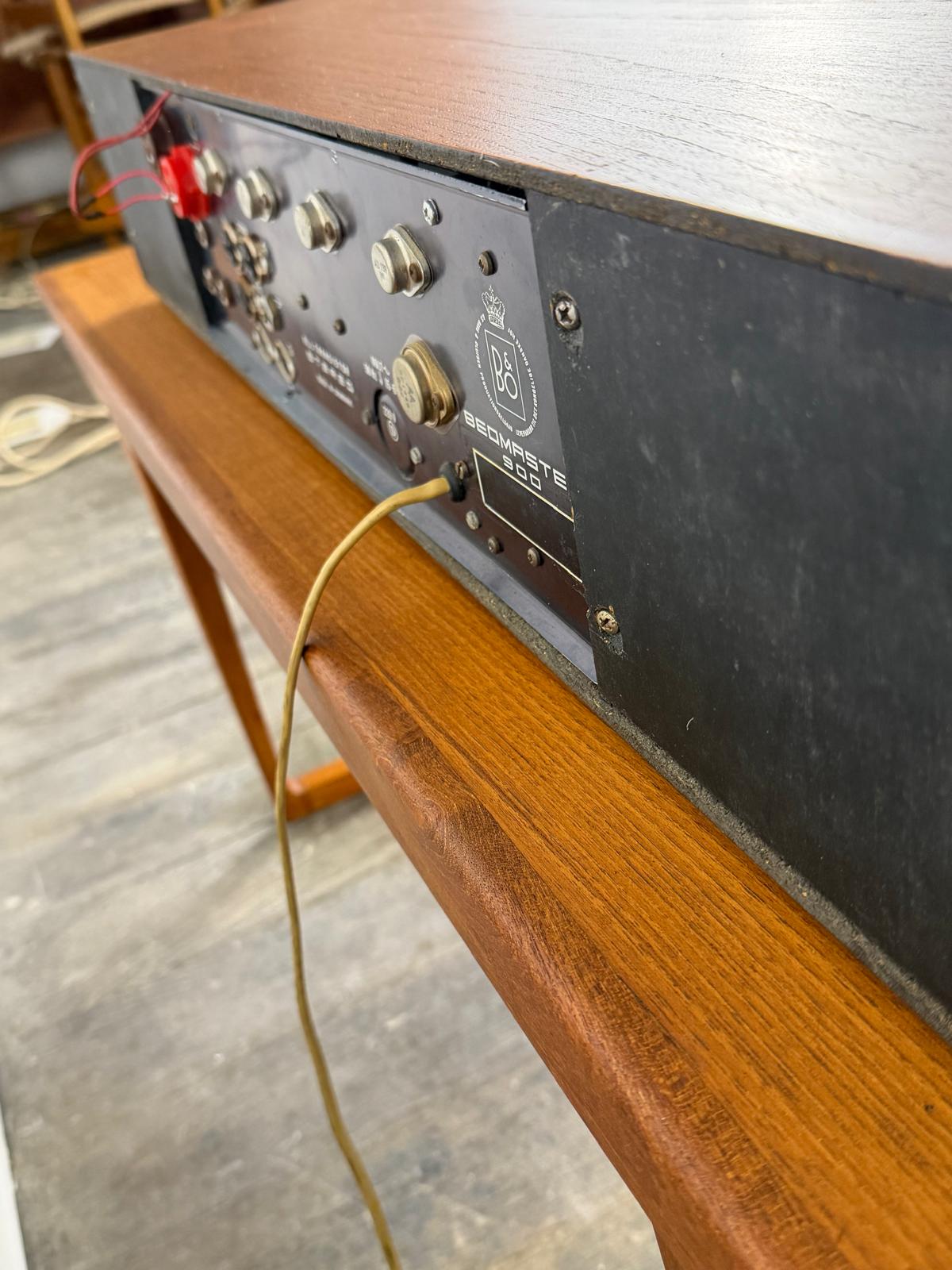 Radio stéréo vintage Bang & Olufsen Beomaster 900 en teck avec module Bluetooth