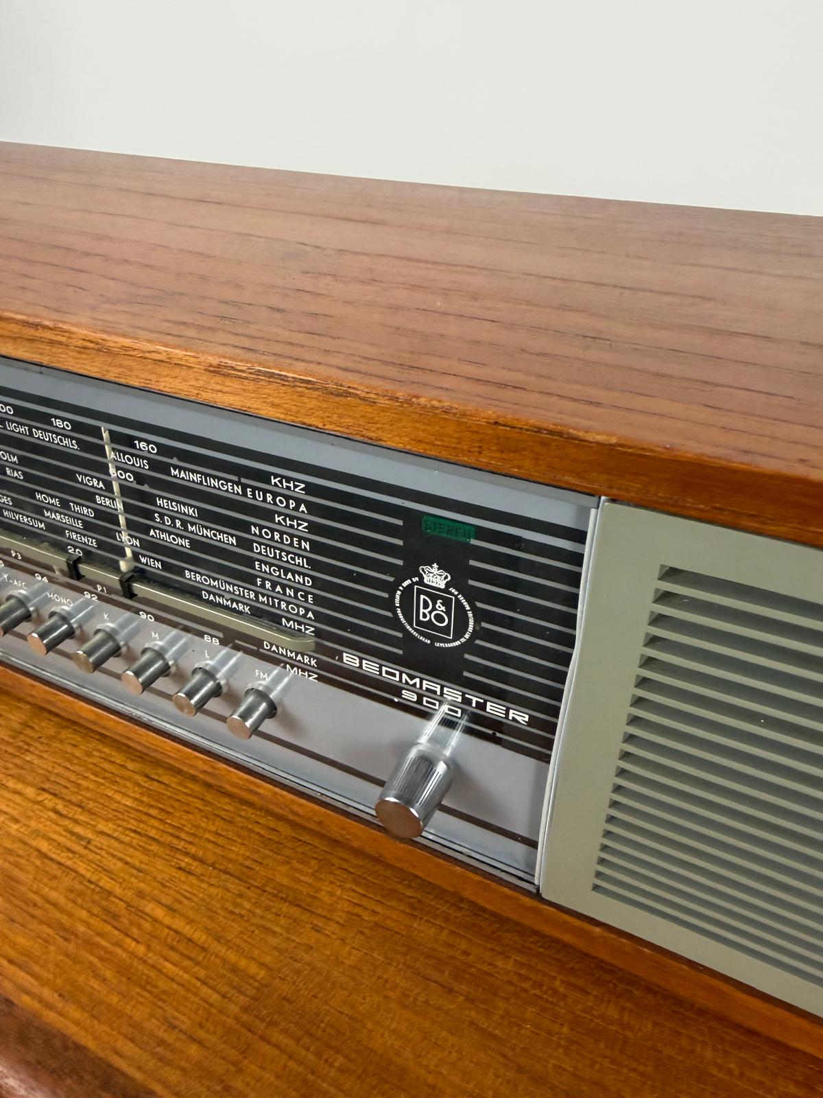Radio stéréo vintage Bang & Olufsen Beomaster 900 en teck avec module Bluetooth